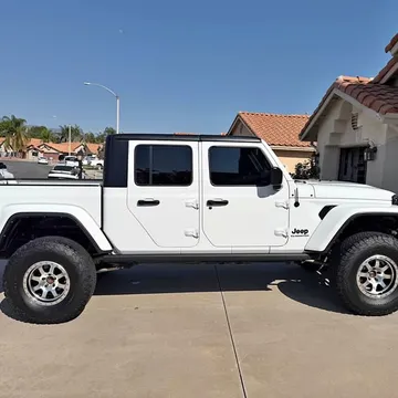 2022 Jeep Gladiator Willys Pickup 4D 5 ft