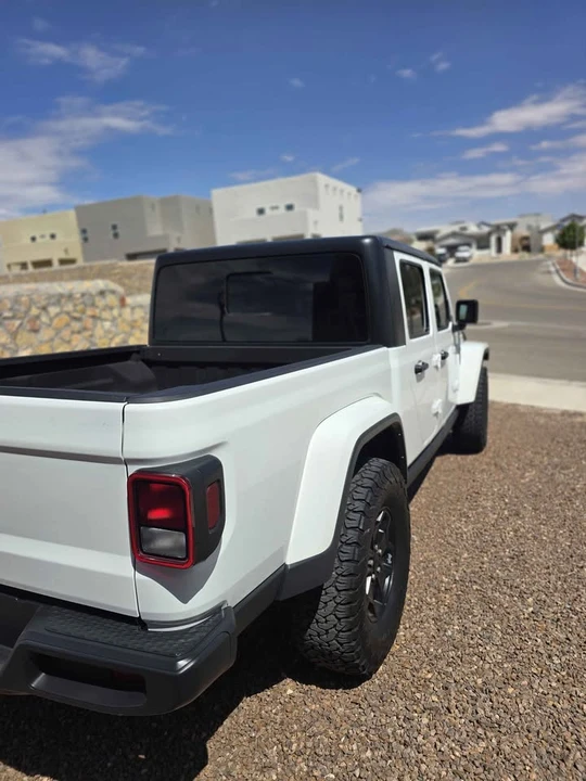 2022 Jeep JT Gladiator - Image 9 of 10