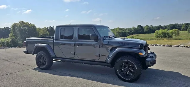2022 Jeep Gladiator Willys Pickup 4D 5 ft