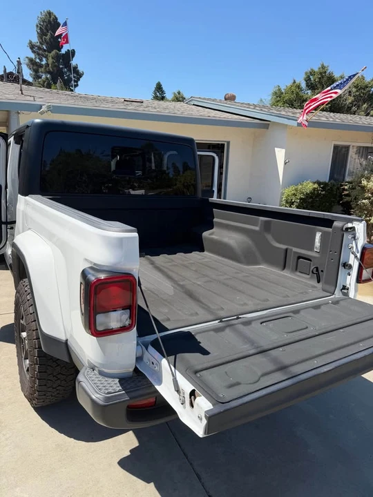 2022 Jeep JT Gladiator - Image 10 of 11