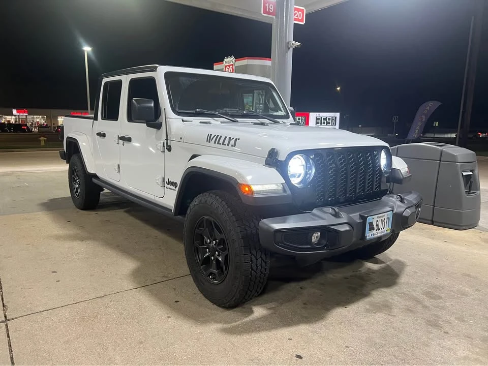 2022 Jeep JT Gladiator - Image 2 of 10