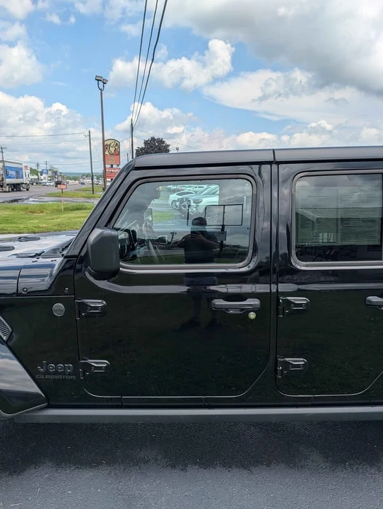 2022 Jeep JT Gladiator - Image 18 of 20