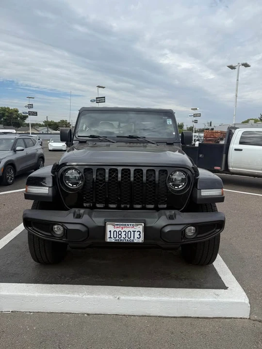 2022 Jeep JT Gladiator - Image 2 of 15