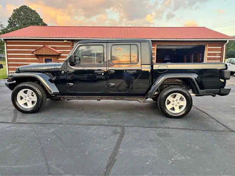 2022 Jeep Gladiator Willys Sport Pickup 4D 5 ft
