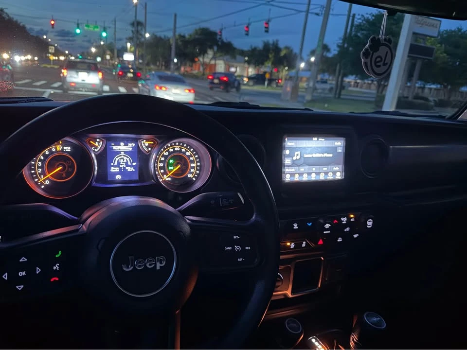 2022 Jeep JT Gladiator - Image 9 of 11