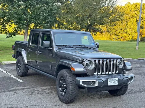 2022 Jeep Gladiator Willys Sport Pickup 4D 5 ft