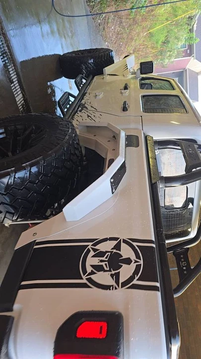 2022 Jeep JT Gladiator - Image 2 of 2