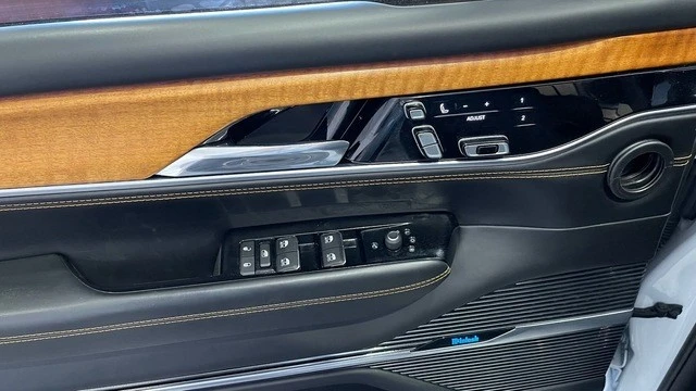 2022 Jeep - Image 27 of 31