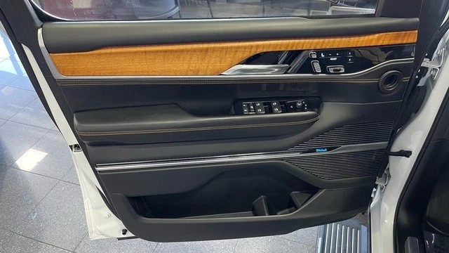 2022 Jeep - Image 26 of 31