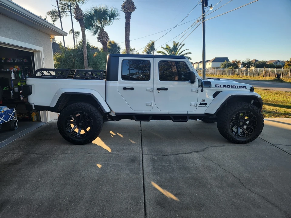 2022 Jeep JT Gladiator - Image 2 of 15