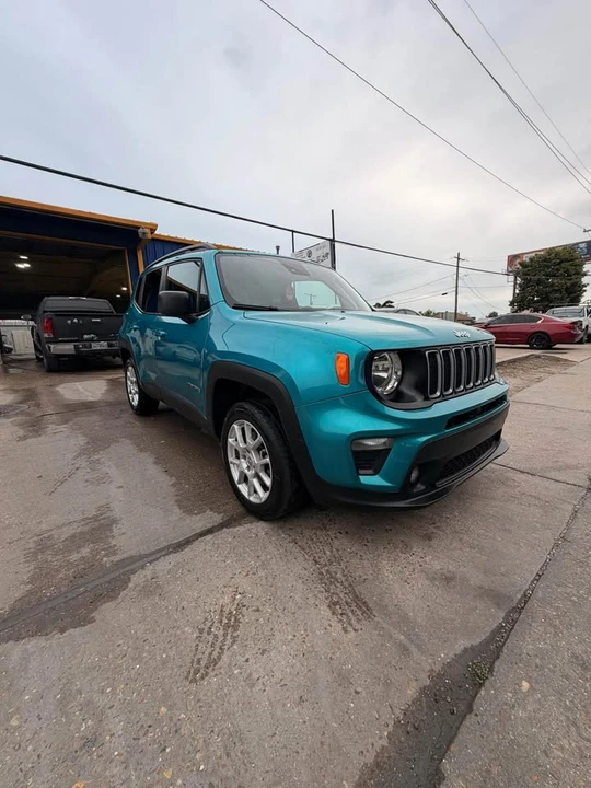 2022 Jeep Renegade - Image 2 of 10