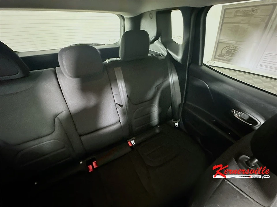 2022 Jeep Renegade - Image 14 of 21