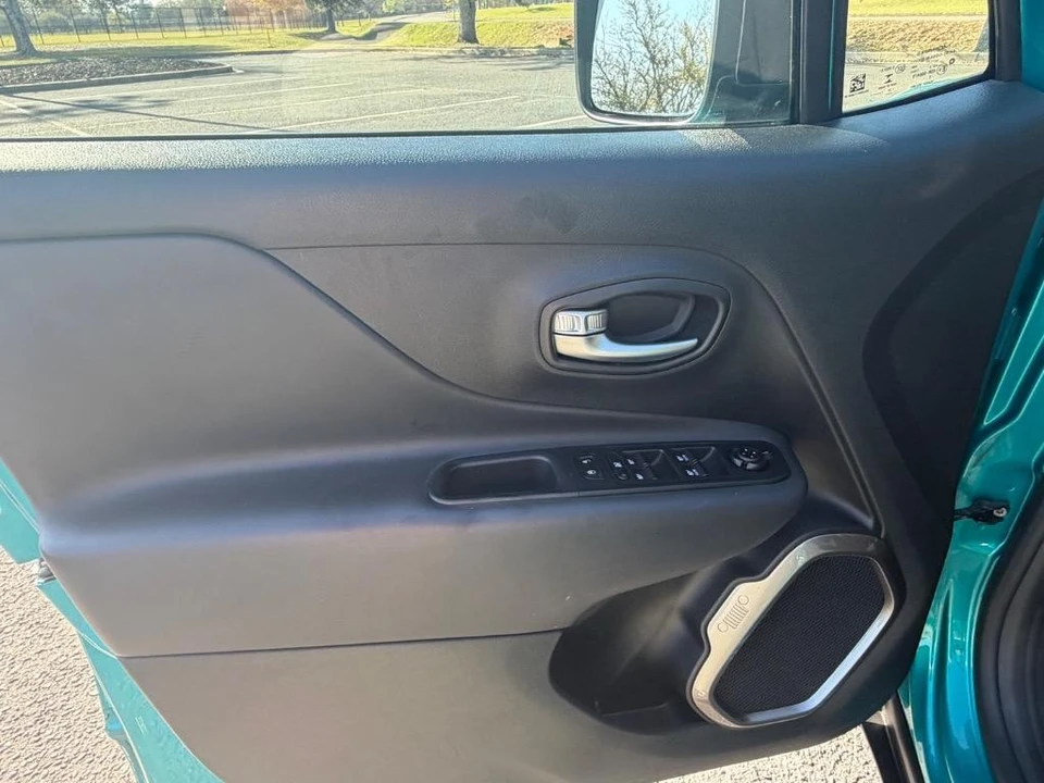 2022 Jeep Renegade - Image 6 of 21