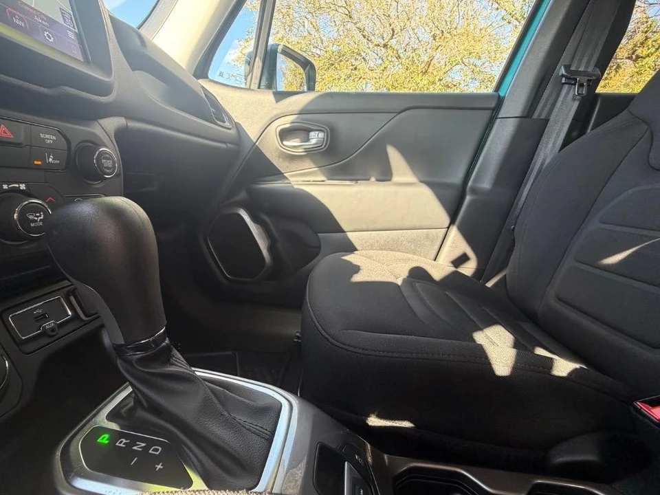 2022 Jeep Renegade - Image 17 of 21
