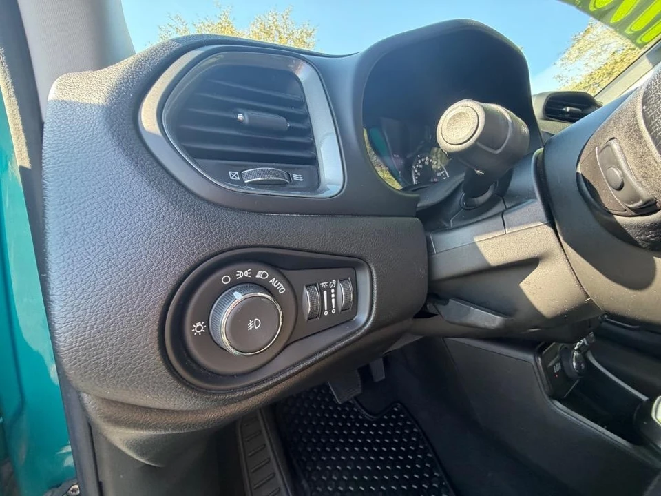 2022 Jeep Renegade - Image 10 of 21