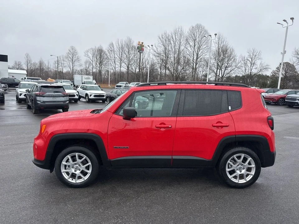 2022 Jeep Renegade - Image 2 of 21