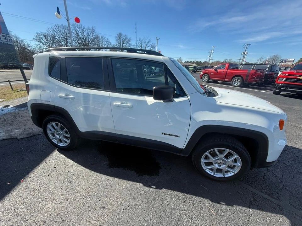 2022 Jeep Renegade - Image 5 of 21