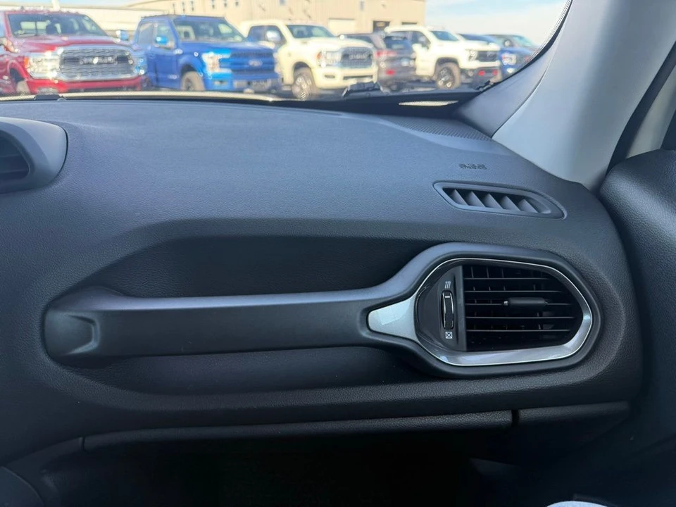 2022 Jeep Renegade - Image 15 of 21