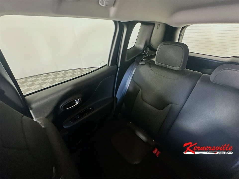 2022 Jeep Renegade - Image 12 of 21