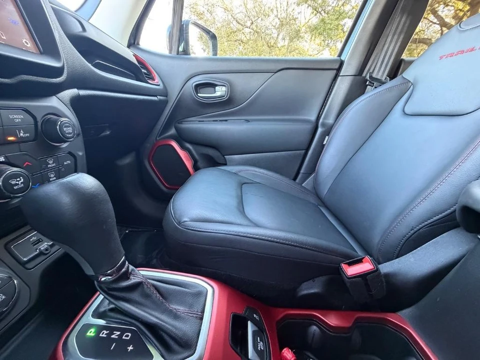 2022 Jeep Renegade - Image 18 of 31