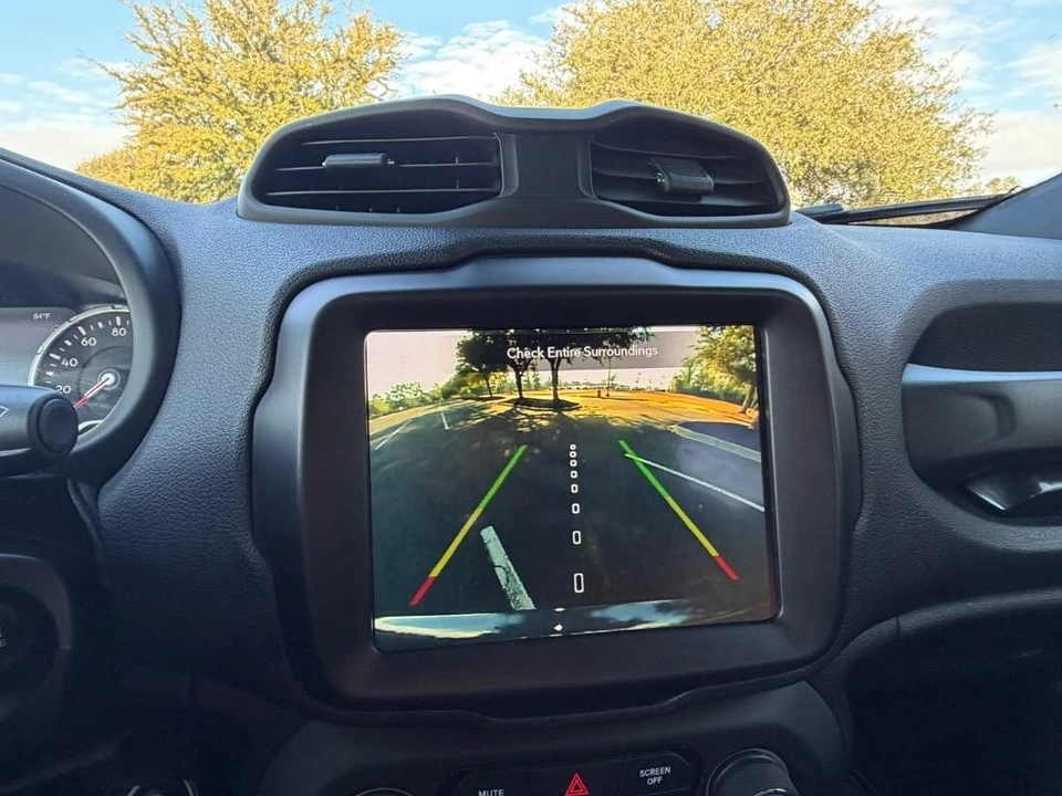2022 Jeep Renegade - Image 15 of 31