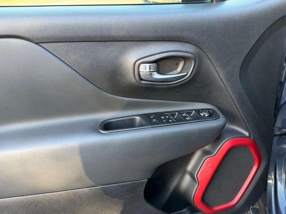 2022 Jeep Renegade - Image 7 of 31