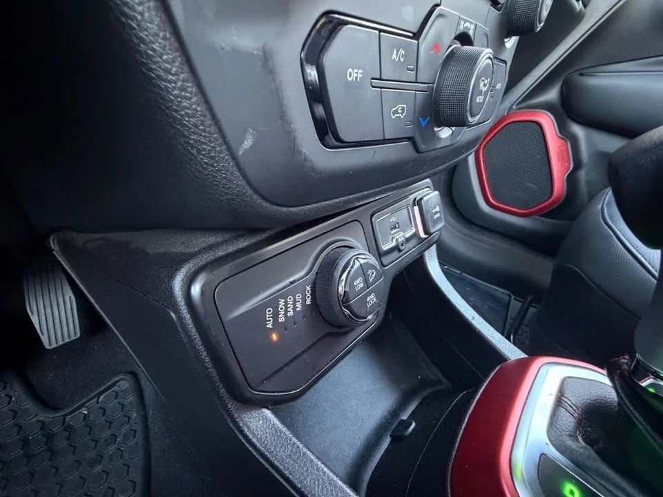 2022 Jeep Renegade - Image 17 of 31