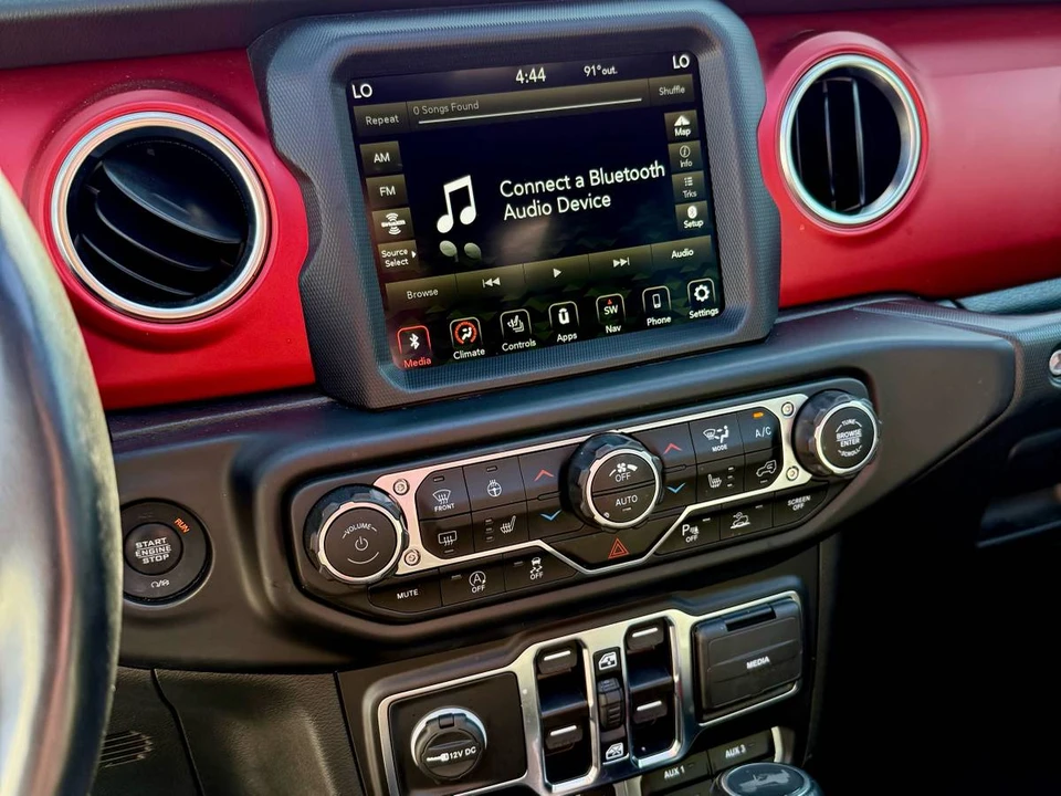 2022 Jeep JL Wrangler - Image 16 of 17