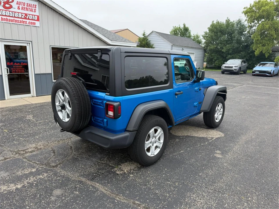 2022 Jeep JL Wrangler - Image 11 of 31