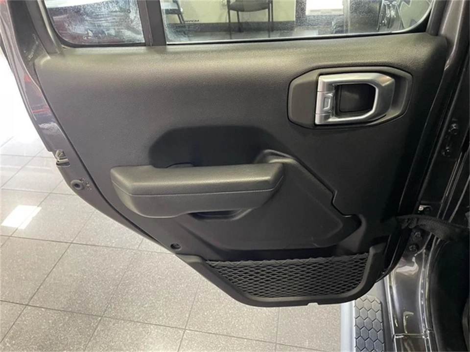 2022 Jeep JL Wrangler - Image 28 of 31