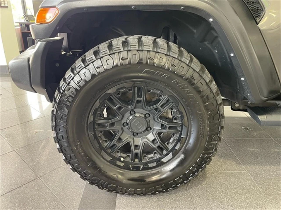 2022 Jeep JL Wrangler - Image 18 of 31