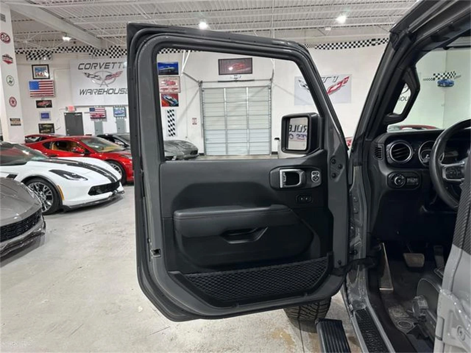 2022 Jeep JL Wrangler - Image 19 of 30