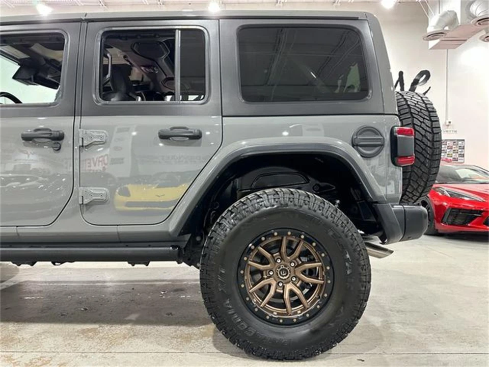 2022 Jeep JL Wrangler - Image 25 of 30