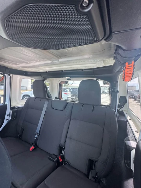 2022 Jeep JL Wrangler - Image 10 of 11