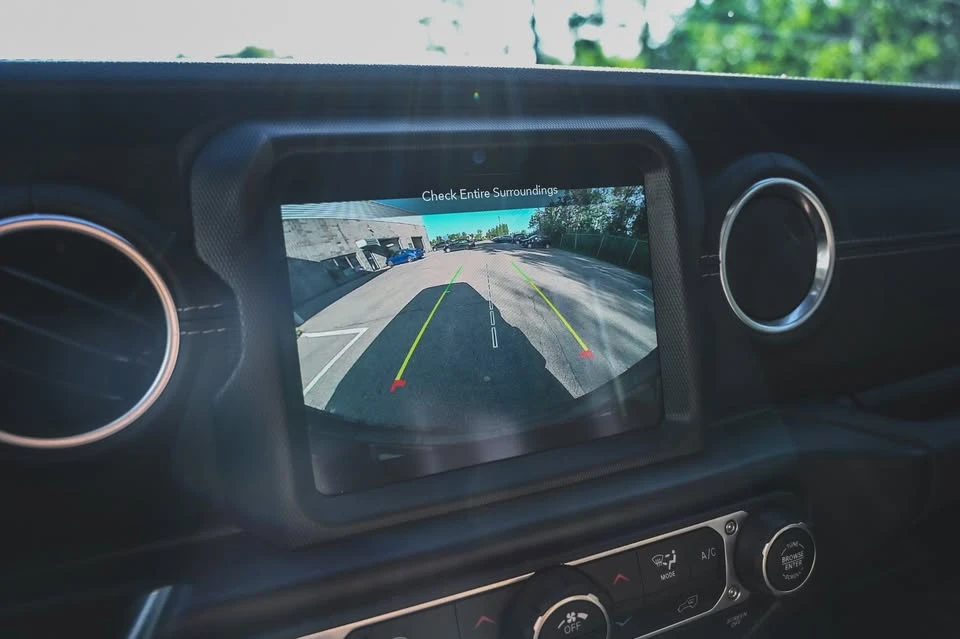 2022 Jeep JL Wrangler - Image 19 of 20