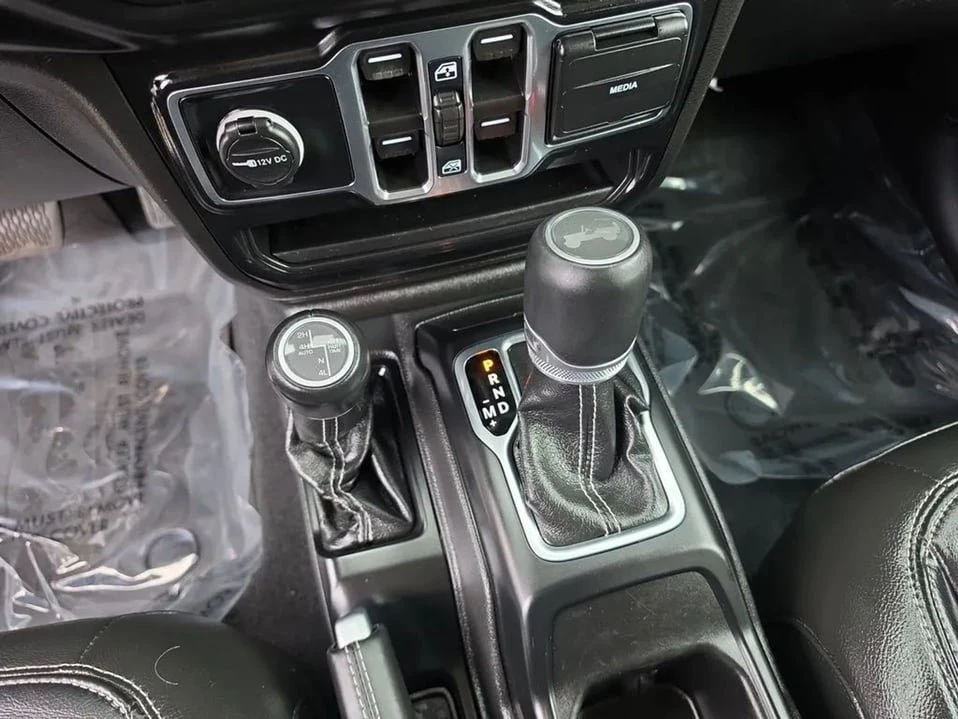 2022 Jeep JL Wrangler - Image 16 of 17