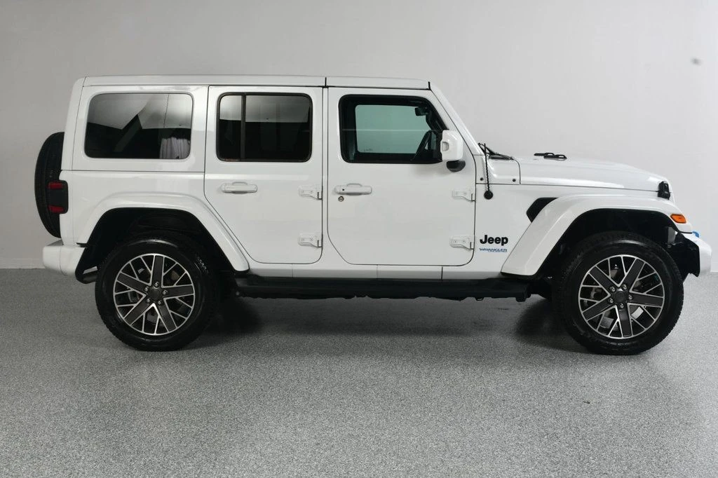 2022 Jeep JL Wrangler - Image 4 of 12