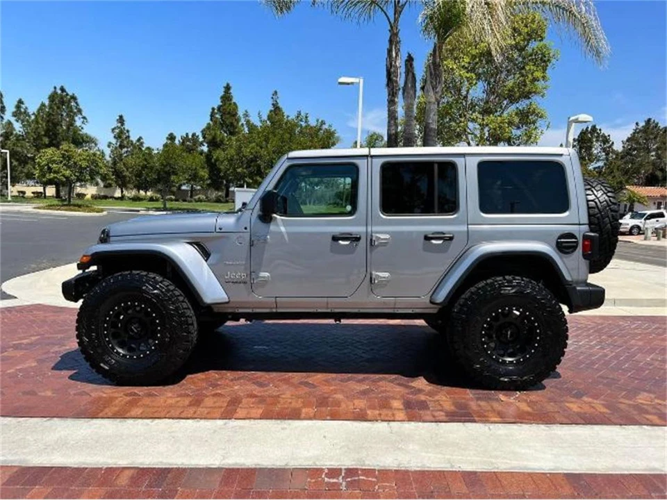 2022 Jeep JL Wrangler - Image 16 of 17