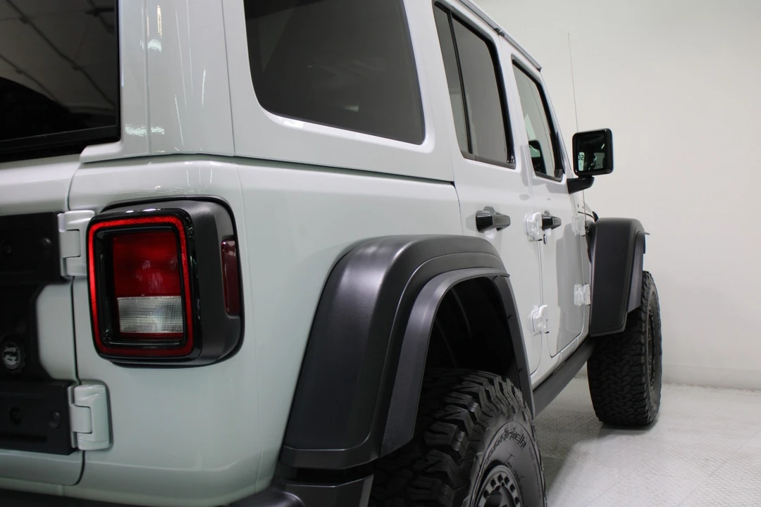 2022 Jeep JL Wrangler - Image 22 of 31