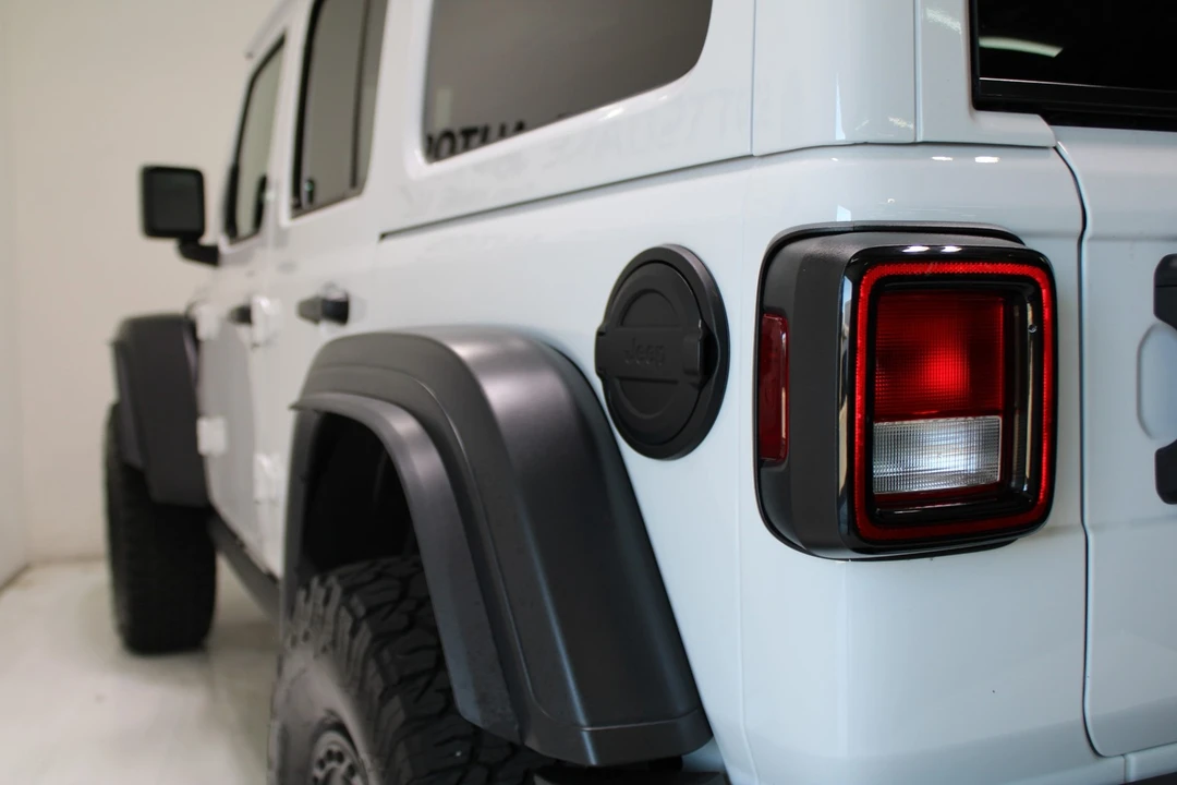 2022 Jeep JL Wrangler - Image 21 of 31