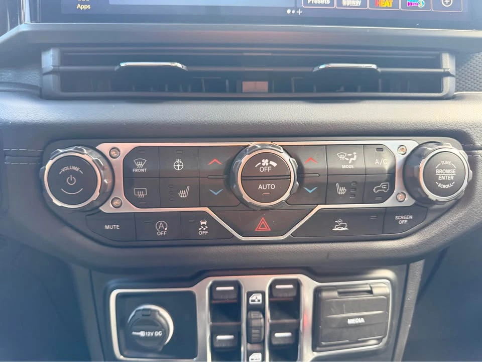 2022 Jeep JL Wrangler - Image 19 of 20