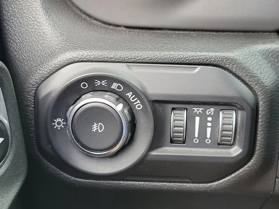 2022 Jeep JL Wrangler - Image 13 of 20