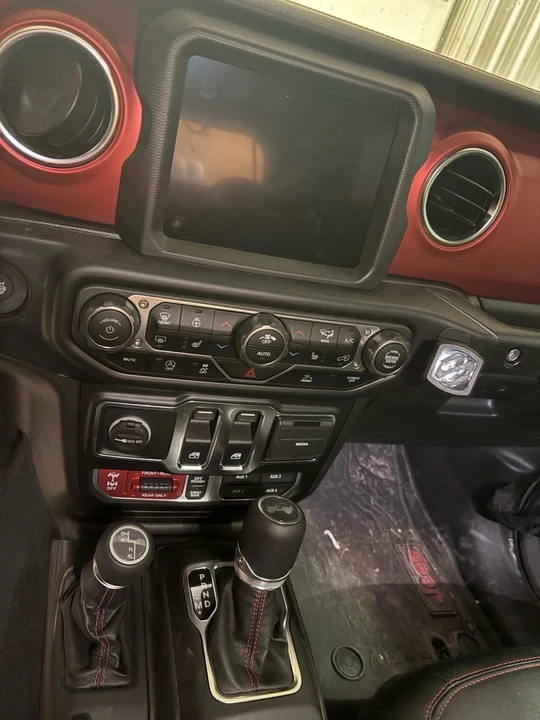 2022 Jeep JL Wrangler - Image 17 of 21