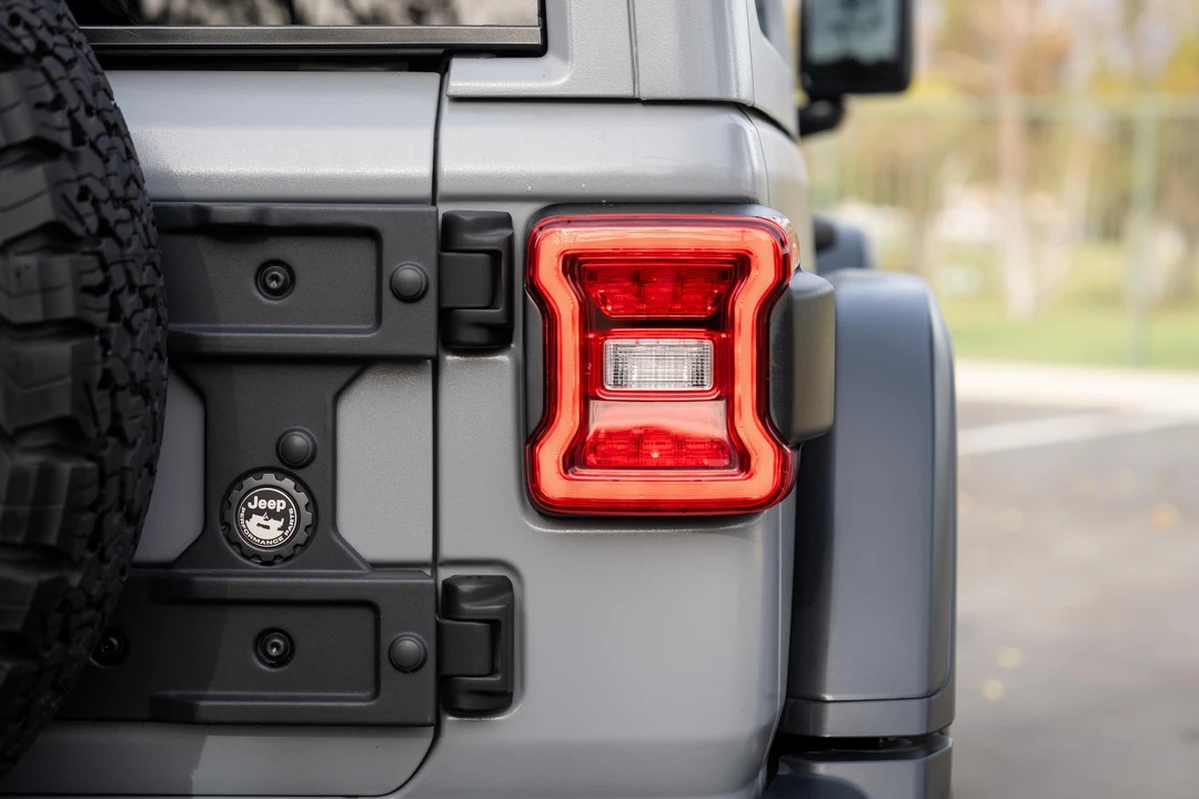 2022 Jeep JL Wrangler - Image 17 of 31