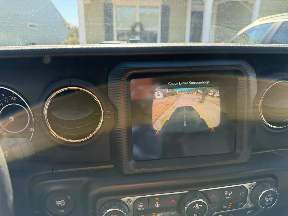 2022 Jeep JL Wrangler - Image 9 of 10