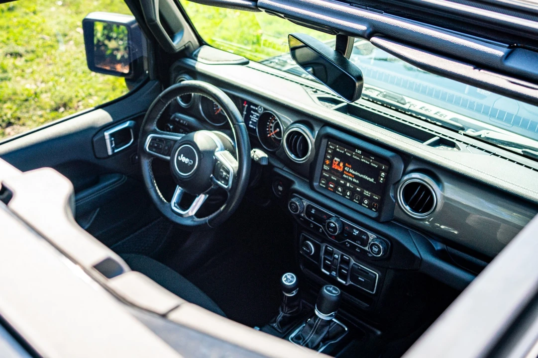 2022 Jeep JL Wrangler - Image 15 of 20