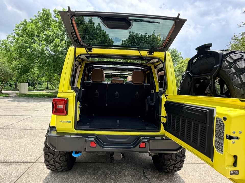 2022 Jeep JL Wrangler - Image 18 of 31