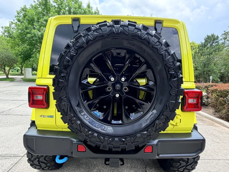 2022 Jeep JL Wrangler - Image 16 of 31