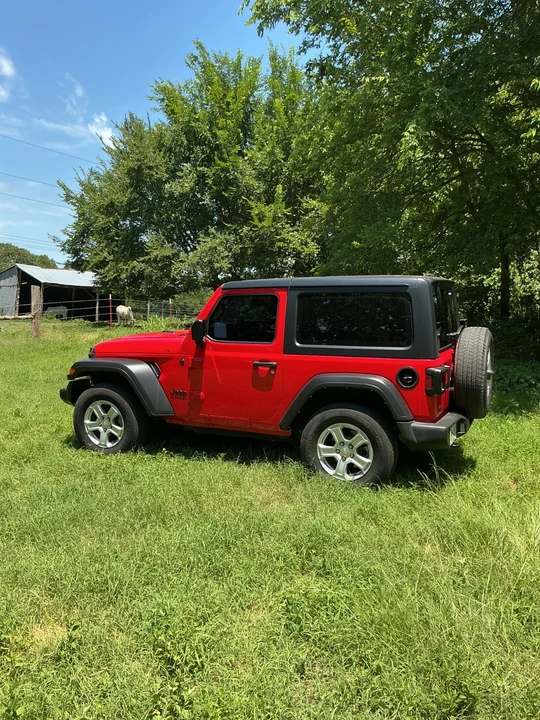 2022 Jeep JL Wrangler - Image 9 of 10