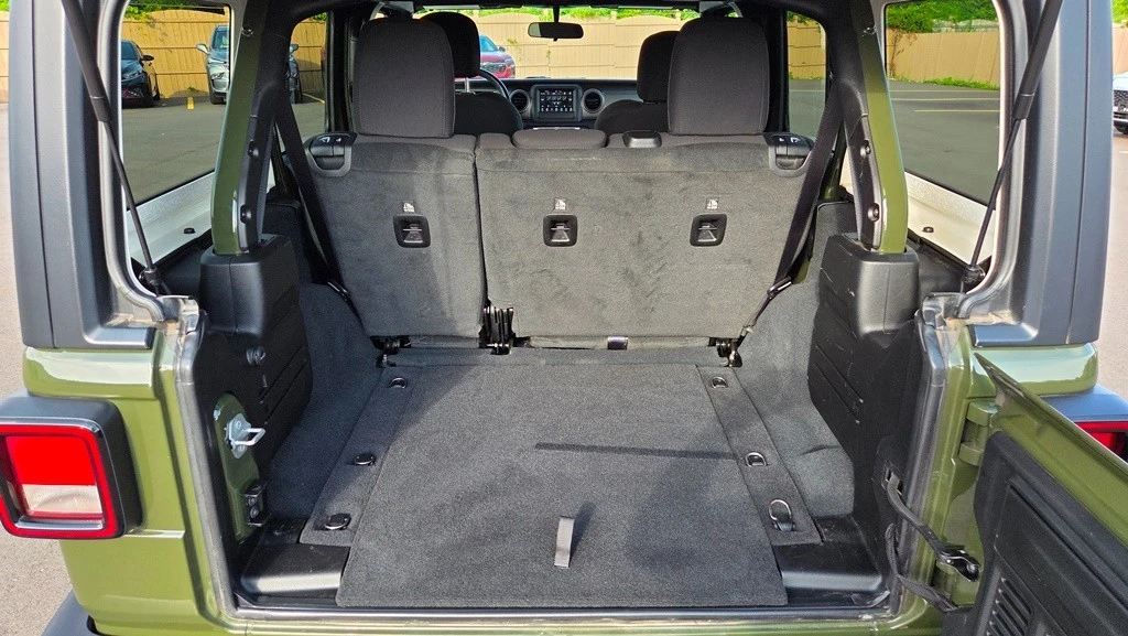 2022 Jeep JL Wrangler - Image 16 of 21
